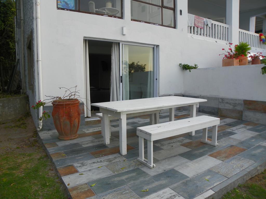 Blue'S Guest House - East London Bonza Bay Exterior foto