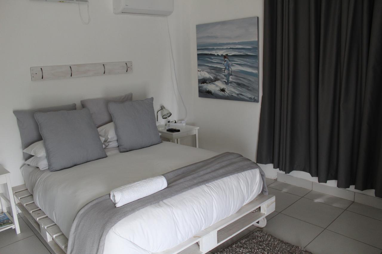 Blue'S Guest House - East London Bonza Bay Exterior foto