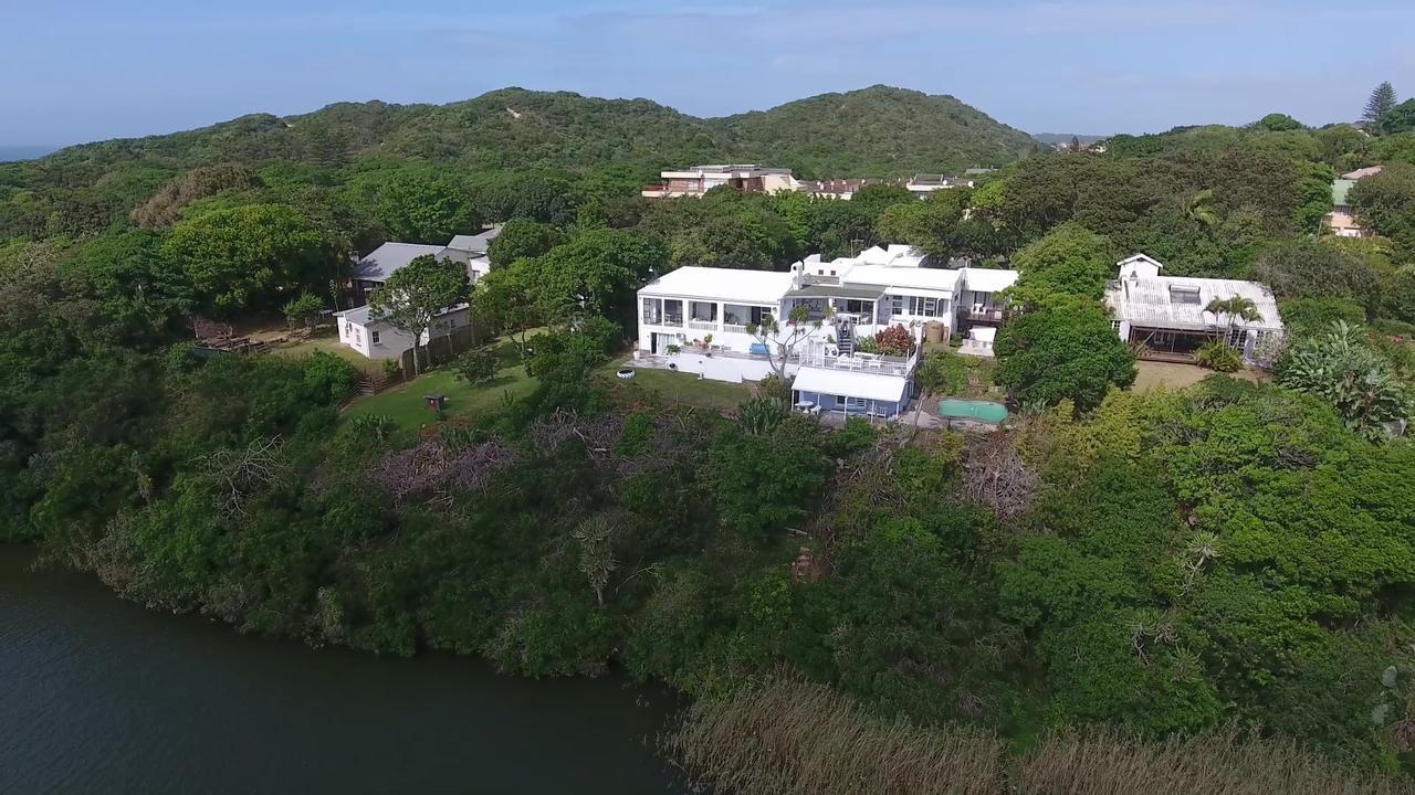 Blue'S Guest House - East London Bonza Bay Exterior foto